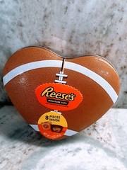 Reeses-8 pc Milk Chocolate/Peanut Butter Miniature Cups. 2.4oz/68gm.New-