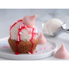 HERSHEY’S Kisses Strawberry Ice Cream Cone Crème & Cookies Candy (2 Pounds)