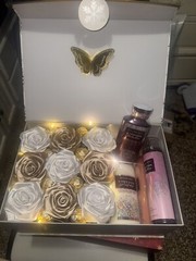 Caja De Rosas Eternas Y Chocolates Y Cremas De Bath & Body Work Perfecto Regalo
