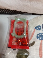 2 BAGS- BLOODY BITES GLOW IN THE DARK PLASTIC VAMPIRE FANGS OOZING BLOOD CANDY!!