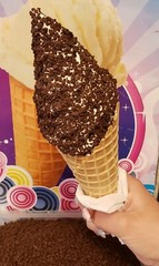 Chocolate crunch Ice Cream cake Topping Sprinkles cake decor carvel no dairy