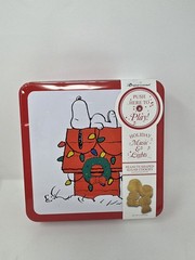 Original Gourmet Peanuts Snoopy Sugar Cookies & Music & Light Exp 12/26