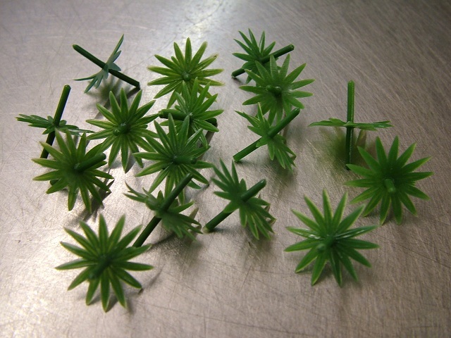 Stems for Marzipan Strawberries – 120 pcs. Approx. Made from Plastic