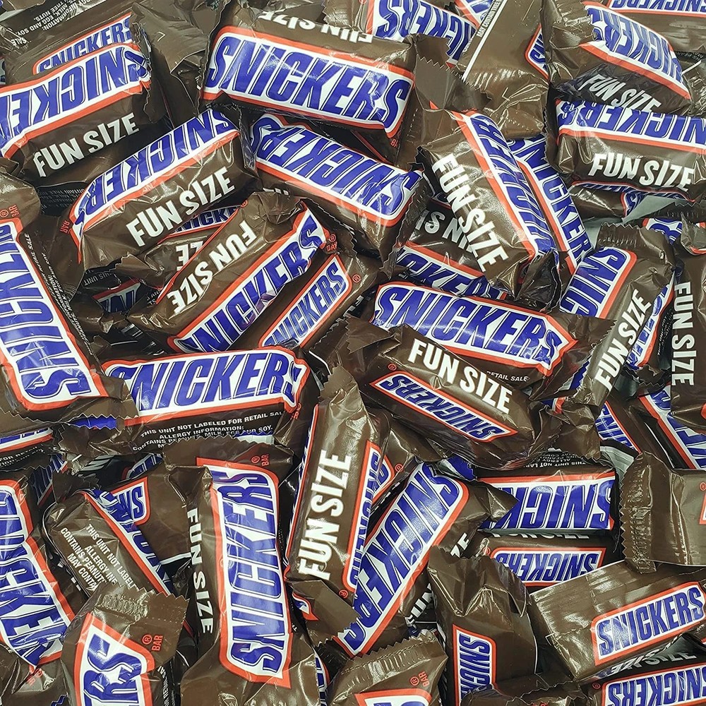SNICKERS Milk Chocolate, Fun Size Candy Bars, Individually Wrapped (2 Pounds)