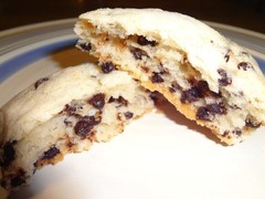 LIGHTLY SWEETENED HOMEMADE CHOCOLATE CHIP SCONES (8 SCONES)