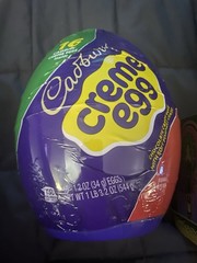 NEW CADBURY Milk Chocolate Crème Egg Easter Candy Plastic Egg (16 Count) EGGS