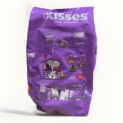 32 pk Hershey Kisses Snoopy & Friend Milk Chocolate Valentines Day Candy 20.5oz