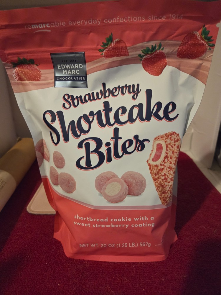 🔥 20oz Strawberry Shortcake Bites by Edward Marc Chocolatier in date 10/26 new