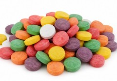 Sweet and Tart Chewy Crunchy Candy Variety Mix – 1.5 Pound (Pack of 1), Red
