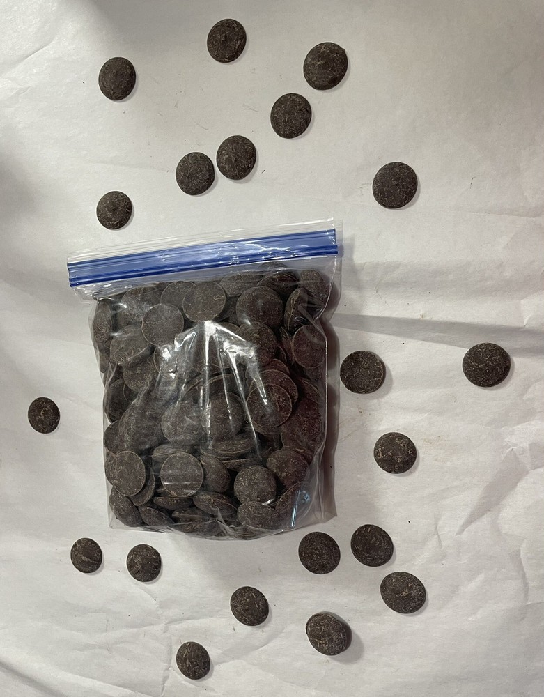 Guittard Bulk Semi-Sweet Chocolate Wafer Chips. 1 Quart 1.5 Pounds