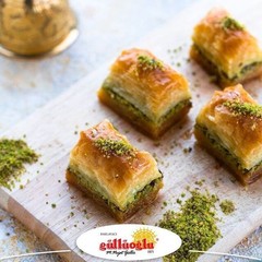 Gulluoglu Turkish Baklava 21 pieces (1.65lb – 750gr), Metal – Tin Box, daily
