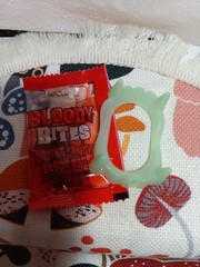 2 BAGS- BLOODY BITES GLOW IN THE DARK PLASTIC VAMPIRE FANGS OOZING BLOOD CANDY!!