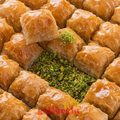 Gulluoglu Turkish Baklava 21 pieces (1.65lb – 750gr), Metal – Tin Box, daily