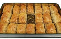 Gulluoglu Turkish Baklava 21 pieces (1.65lb – 750gr), Metal – Tin Box, daily