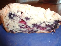 MOIST HOMEMADE BLUEBERRY BREAD WITH BUTTERY STREUSEL TOPPING (9″ x 5″) LOAF