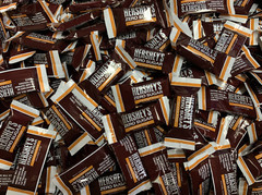 HERSHEY’s Zero Sugar Free Milk Chocolate Caramel Filled, Bulk Candy (2 Pounds)