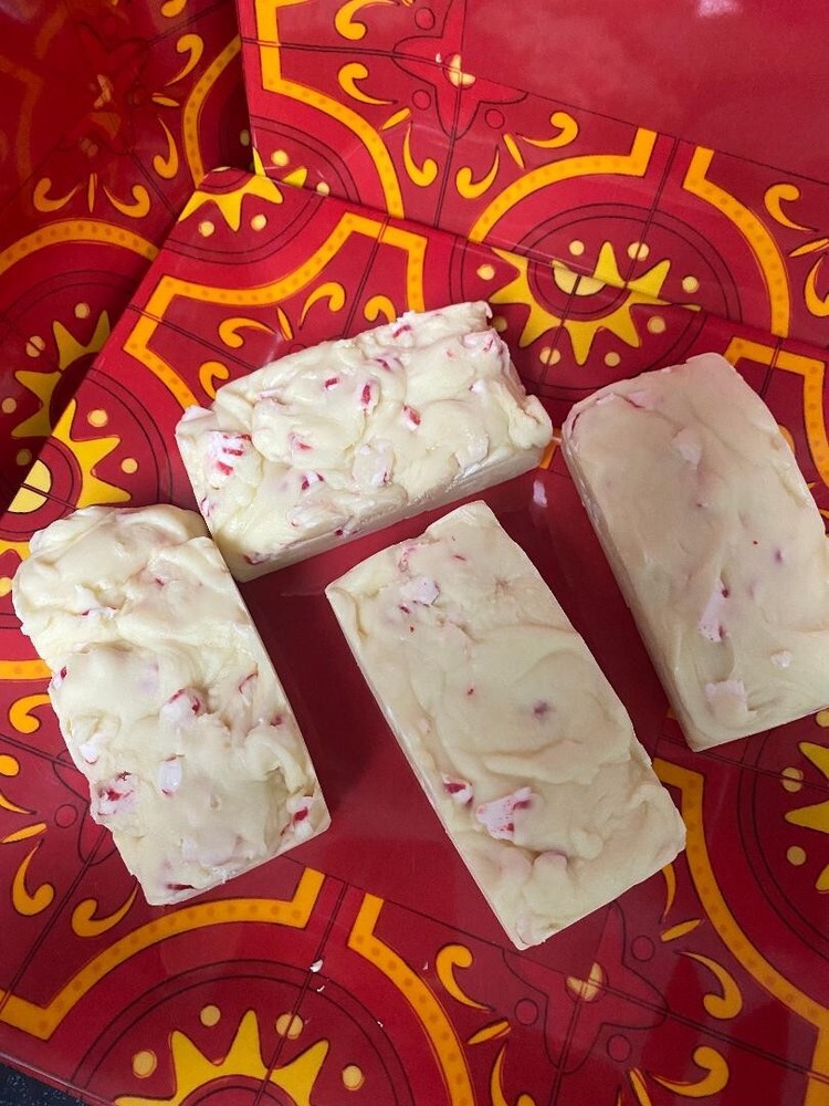 Peppermint Fudge with Starlight Discs *nut free* 1/2 pound