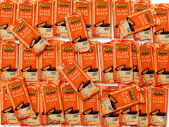 136 CUP REESE’S PLANT-BASED OAT CHOCOLATE CONFECTION PEANUT BUTTER 68 VEGAN PACK