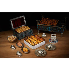 Assorted 0.5 Lb Premium Baklava Pastry Gift Box | Halal Snacks, 250 Gr in a Meta