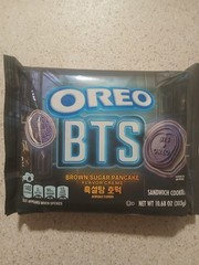 Oreo BTS Brown Sugar Pancake Cookie Flavor crème Limited Edition, Yummy!!!