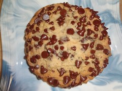 SOFT AND GOOEY BAKERY STYLE CHOCOLATE CHIP COOKIES (8 COLOSSAL SIZED COOKIES)