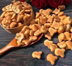 Vietnamese Bear Biscuits with Milk Cream Filling Crispy Snack Cookies 300g 10.6o