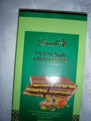 Lindt Dubai Style Chocolate Bar (5.3 oz/150g), Delicious Pistachio & Kadayif