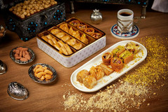 Assorted 0.5 Lb Premium Baklava Pastry Gift Box | Halal Snacks, 250 Gr in a Meta