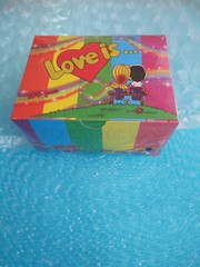 LOVE IS… MIXED FLAVORS SEALED BOX 100 PCS Assorted Bubble Valentine Gift