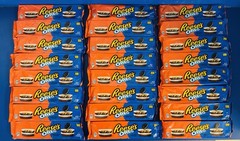 (24) Reese’s Oreo Chocolate Peanut Butter White Creme Cups KS 2.8oz.BB: 11/26