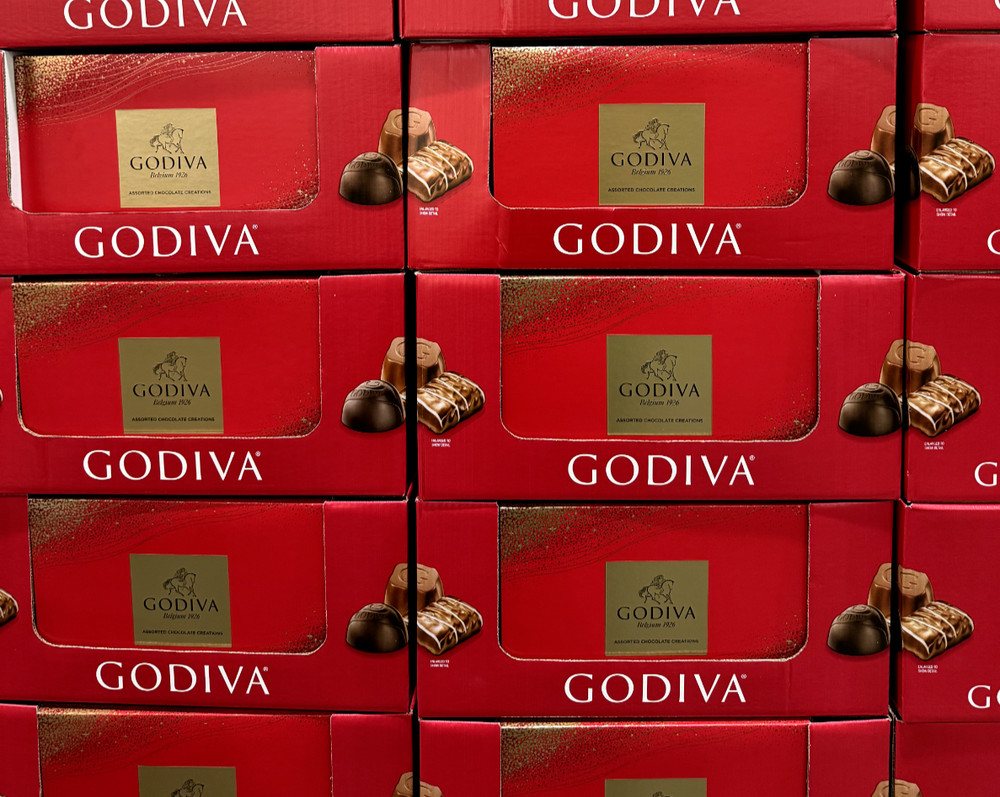 GODIVA Goldmark Assorted Chocolate Creations Christmas Gift Box, 11 Ounce