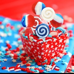 Assorted USA Patriotic Lollipops & Barrels Mix, Red, White, and Blue Mixed Fr…