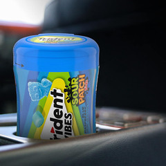 Trident Vibes SOUR PATCH KIDS Blue Raspberry Sugar Free Gum 40 Piece in Bottle