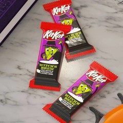 KITKAT MIX DRACULA shape, WITCH’S MARSMALLOW GREEN CREAM-GHOST TOAST LIMITED NOW