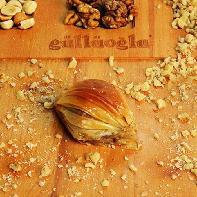 Gulluoglu Mussel Shaped Baklava 10 Pcs 500gr daily fresh shipment from Istanbul
