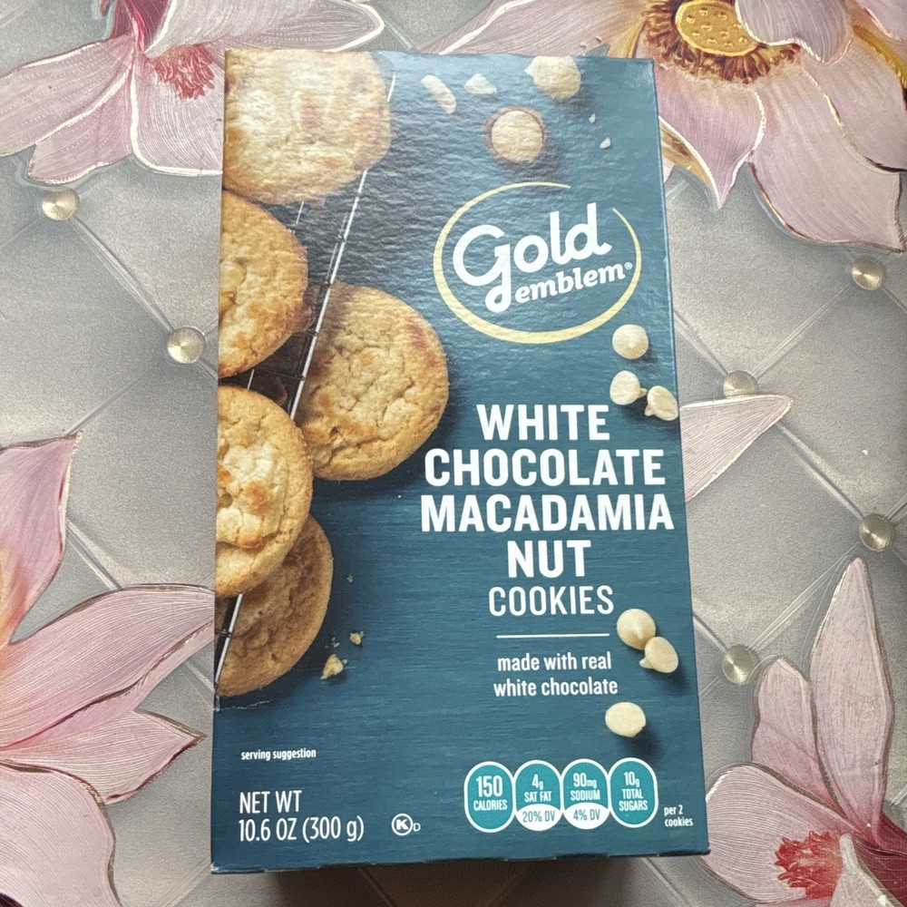 Gold Emblem White Chocolate Macadamia Nut Cookies, 10.6 oz (300 g)