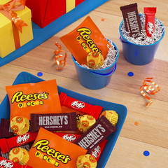 HERSHEY’S KIT KAT REESE’S Assorted Candy Party Pack 30.05 oz Bulk Bag