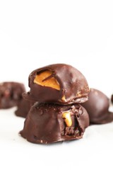 Kirkland Macadamia Clusters Salted Caramel Milk Chocolate 32 oz