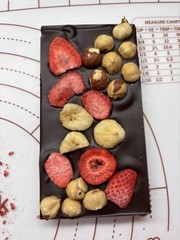 Belgian Dark chocolate bar Banana Strawberry Hazelnut chocolate 100g !