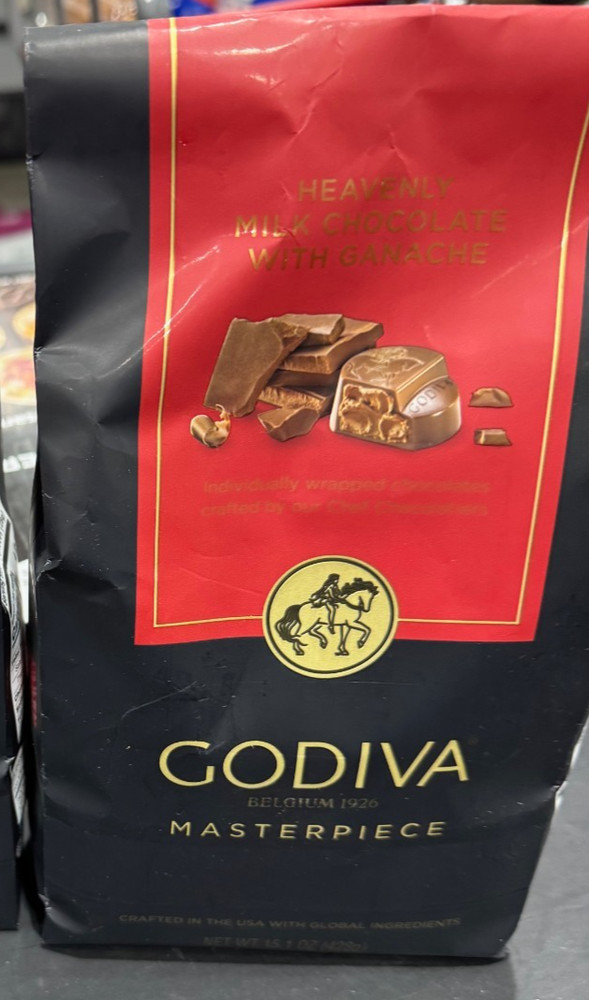 Godiva Heavenly Milk Chocolate with Ganache Masterpiece 15.1 Ounce 7/2026 Rare