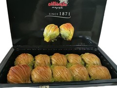 Gulluoglu Mussel Shaped Baklava 10 Pcs 500gr daily fresh shipment from Istanbul
