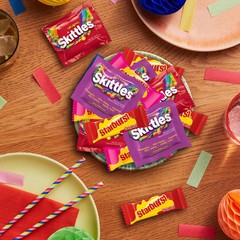 Skittles & Starburst Fun Size Chewy Candy Variety Bag, Party Size – 20.13 oz Bul