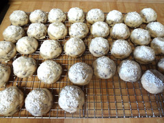 MELT IN YOUR MOUTH HOMEMADE CHOCOLATE CHIP SNOWBALL COOKIES (30 COOKIES)
