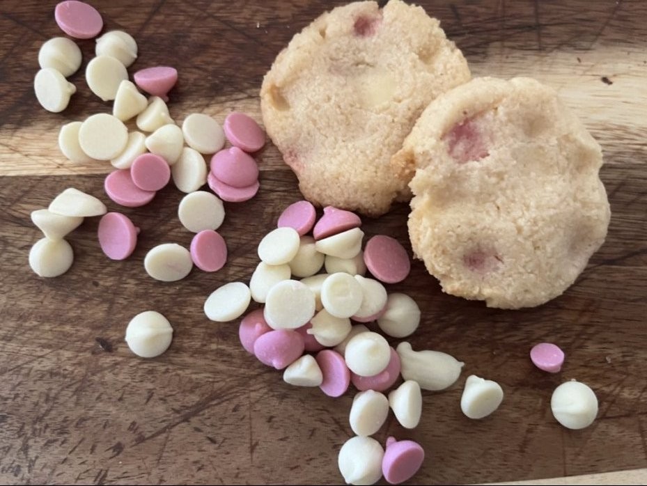 Keto Raspberry White Chocolate Chip Cookies * Gluten Free * Diabetic Friendly *