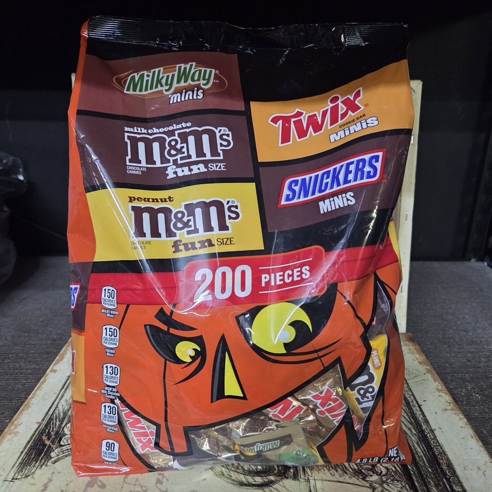 200ct Halloween Chocolate Fun Size Asst Bags . Exp 01-2027 M&M’S-SNICKERS-TWIX