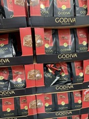 Godiva Ganache Masterpiece Milk Chocolate Candy Assortment, 15.1 oz