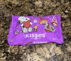 Hershey’s Kisses SNOOPY Valentine’s Day Milk Chocolate 9.5 Oz Bag Candy