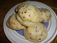FANTASTIC HOMEMADE OREO STUFFED CHOCOLATE CHIP COOKIES (2 DOZEN)