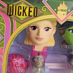 WICKED Pop Ups! Lollipops Glinda & Elphaba Includes 4 FLIX Candy Lollipops