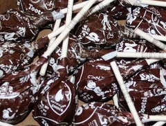 25X Chocolate Tootsie Roll Pops TWO DOZEN +1 Lollipops FRESH, ships in box